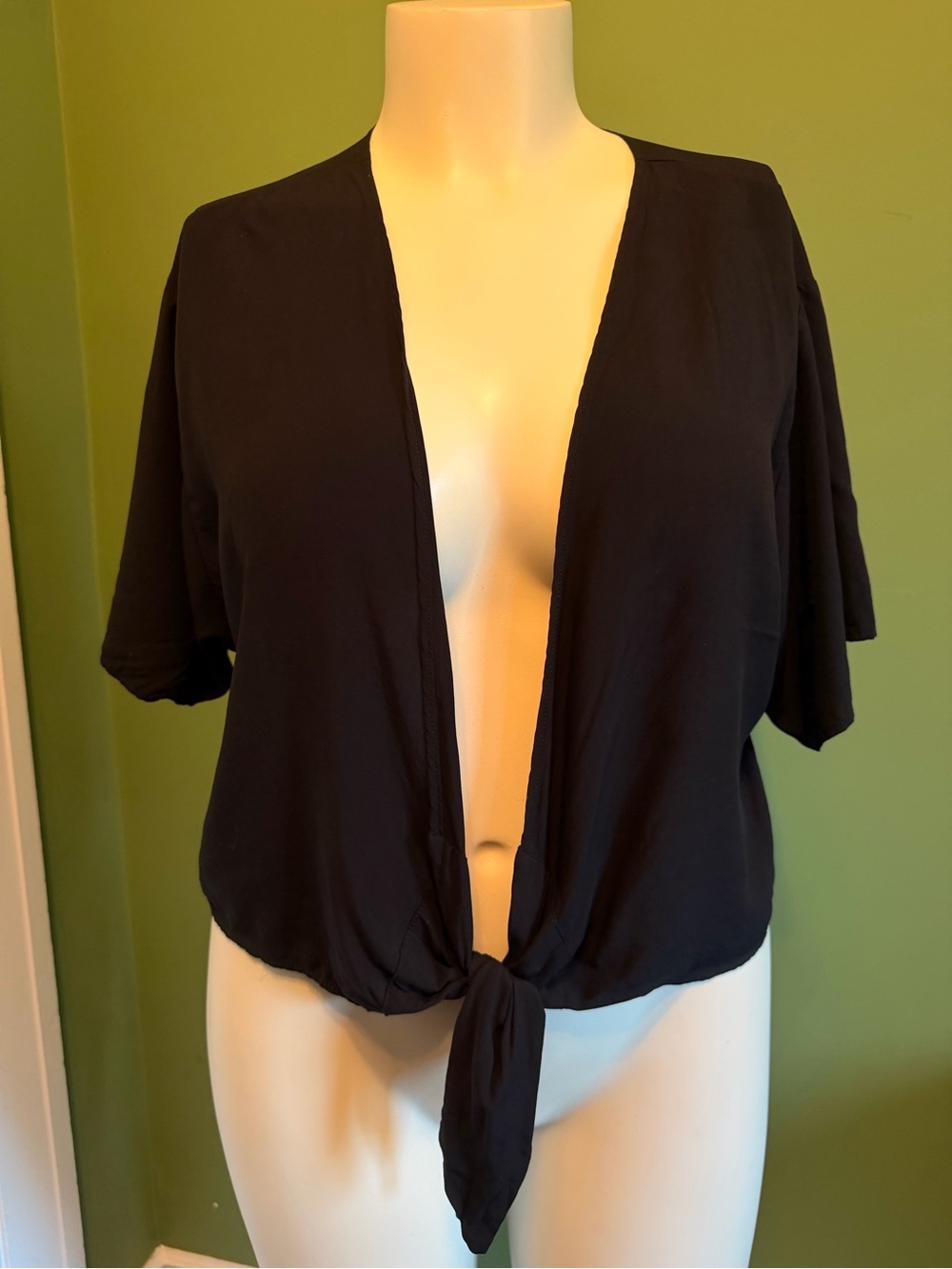 HERING -Black Short Sleeve Tie-Front Top size Lathe